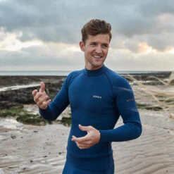 Zone3 - Yulex Top - Men's - Navy - 2023 -ORCA Shop lifestyle 2 044f3069 c4f0 4d3c ae8f 6644c5fac65c 1000x 08211.1683886924